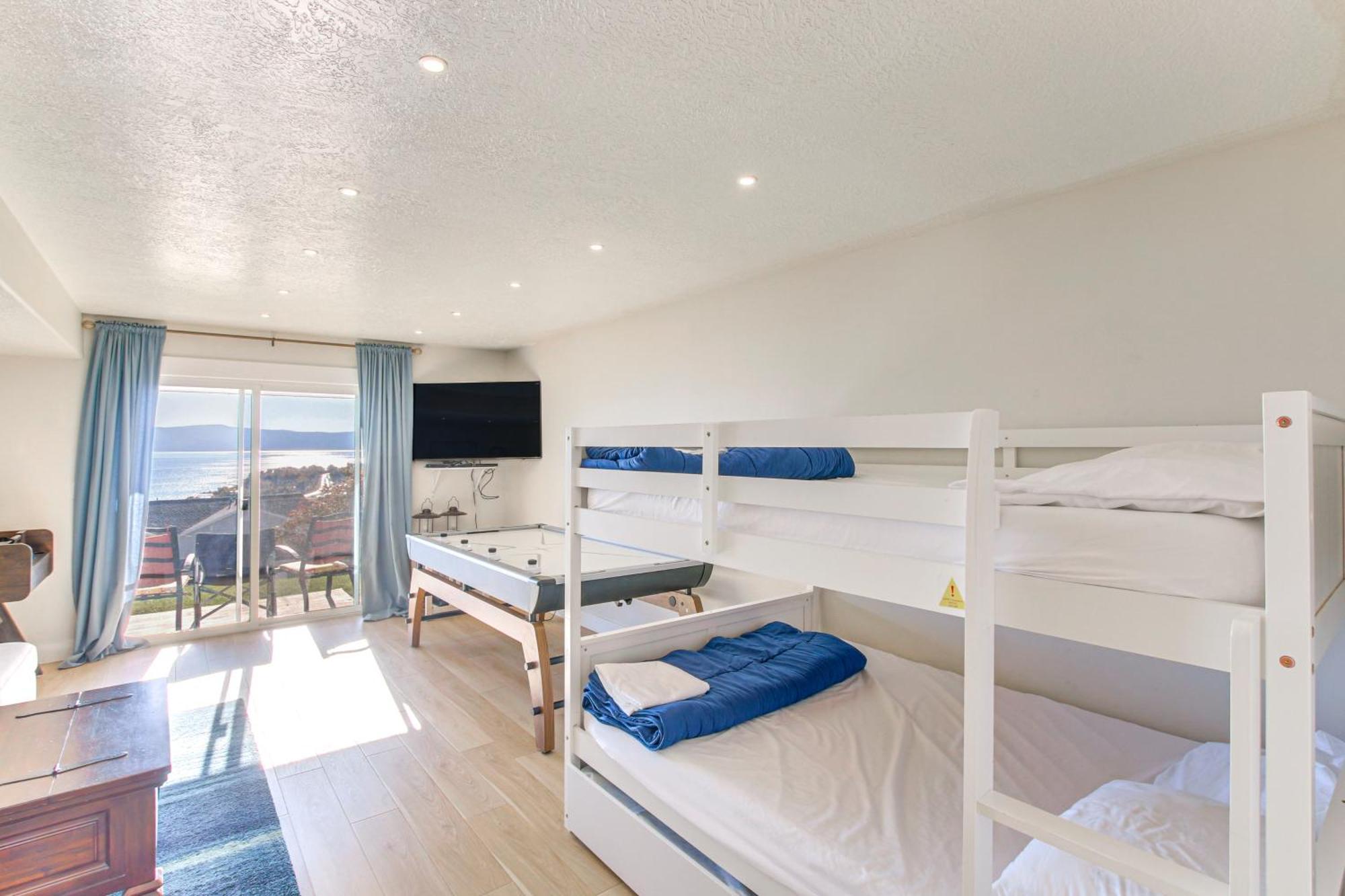 Spacious Garden City Townhome With Lake Views! Exteriér fotografie