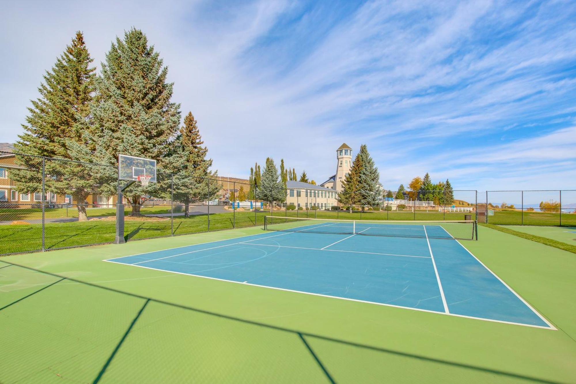 Spacious Garden City Townhome With Lake Views! Exteriér fotografie